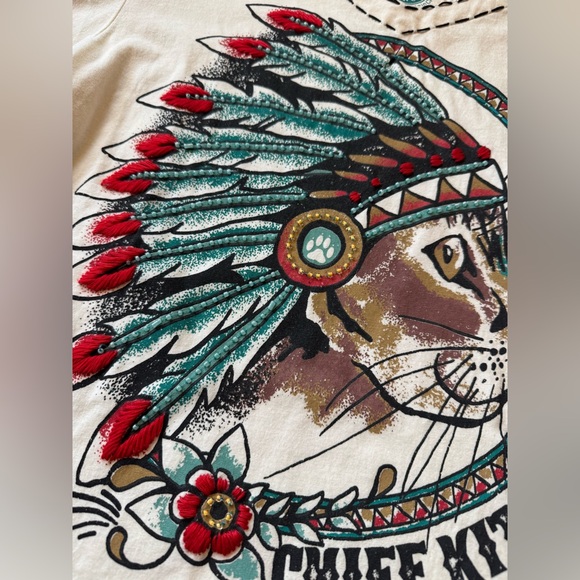 Double D Ranch Chief Kitty Woo Indian Head Dress Embroidered Beaded V Neck Tee S - Picture 2 of 5